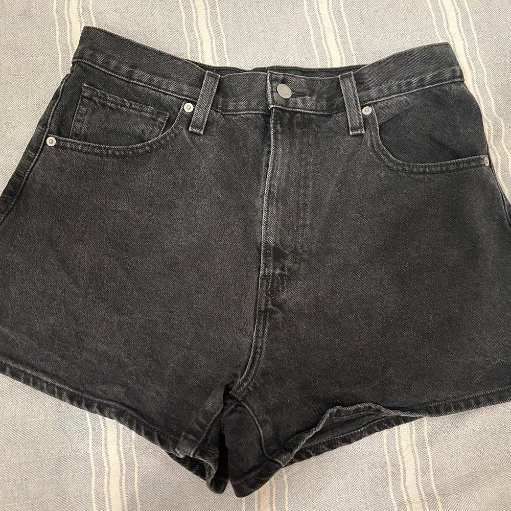 Levi’s High waisted mom shorts size 31